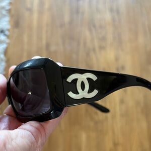 CHANEL Black Sunglasses with pearl logo.